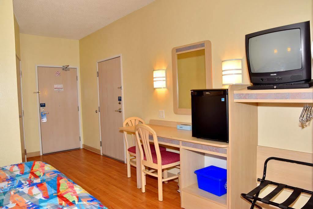Motel 6-Whitby, On - Toronto East Exterior foto