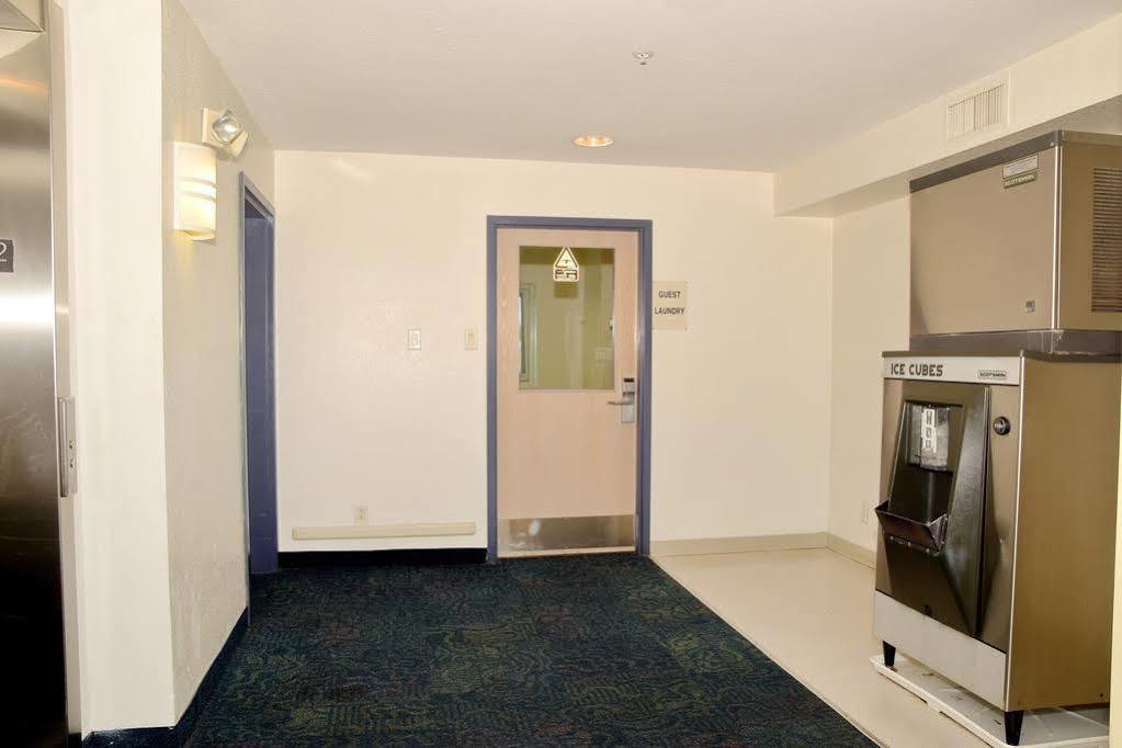 Motel 6-Whitby, On - Toronto East Exterior foto